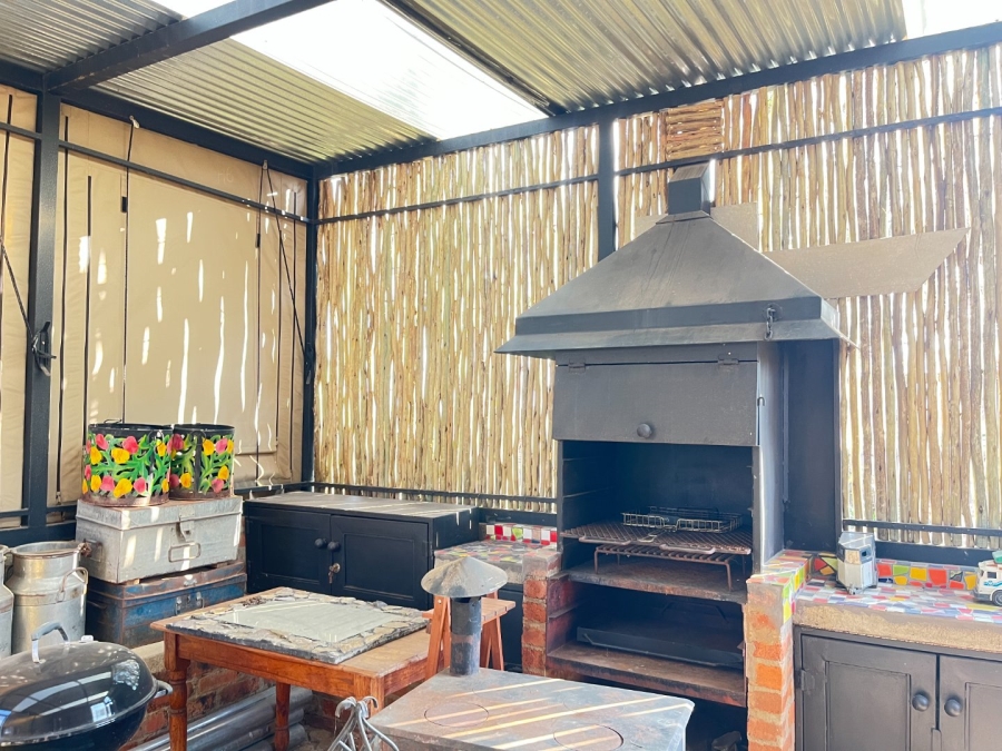Commercial Property for Sale in Vyfhoek A H North West